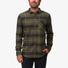 Load image into Gallery viewer, Reef - Men's Anders Long Sleeve Woven Shirt - Thyme

