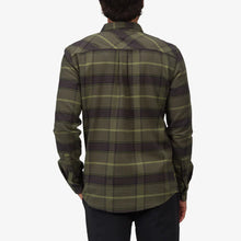 Load image into Gallery viewer, Reef - Men's Anders Long Sleeve Woven Shirt - Thyme
